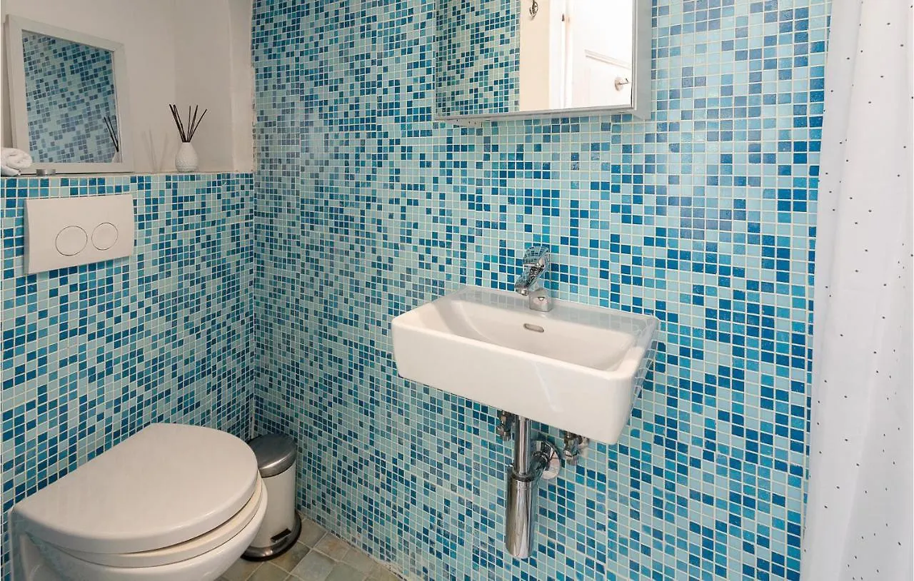 Beautiful Apartment In Rovinj With Kitchen 0*,